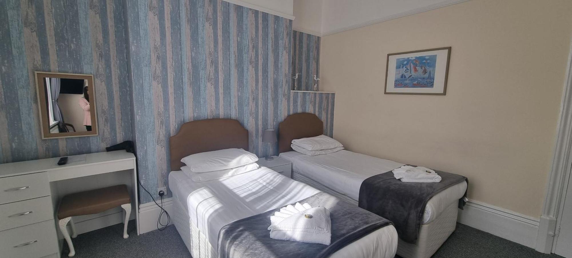 Hotel Royal Pier Sandown Esterno foto
