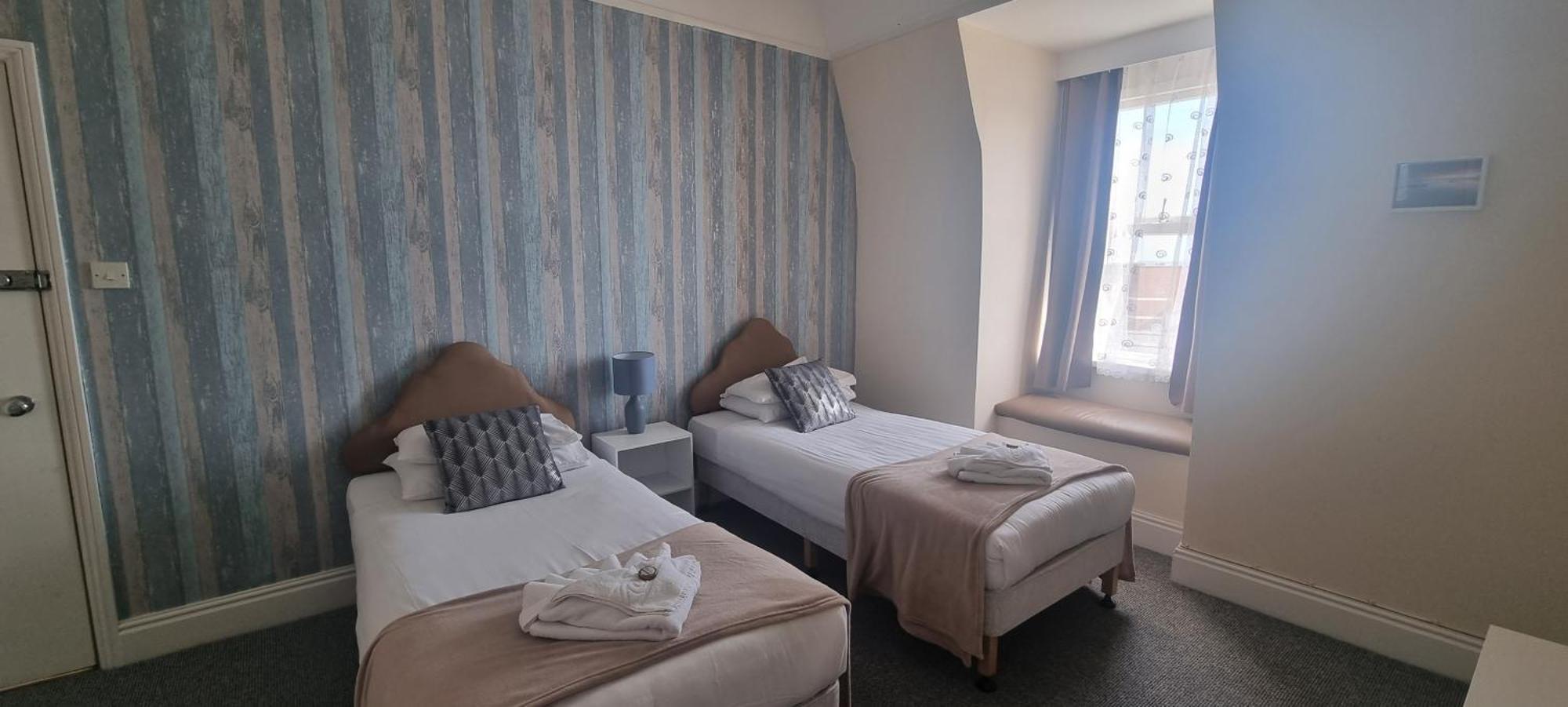 Hotel Royal Pier Sandown Esterno foto