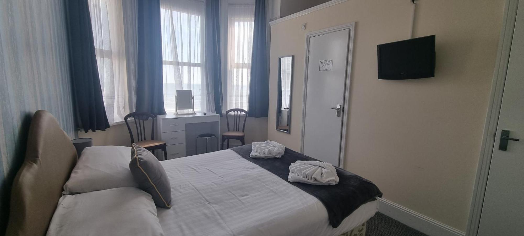 Hotel Royal Pier Sandown Esterno foto